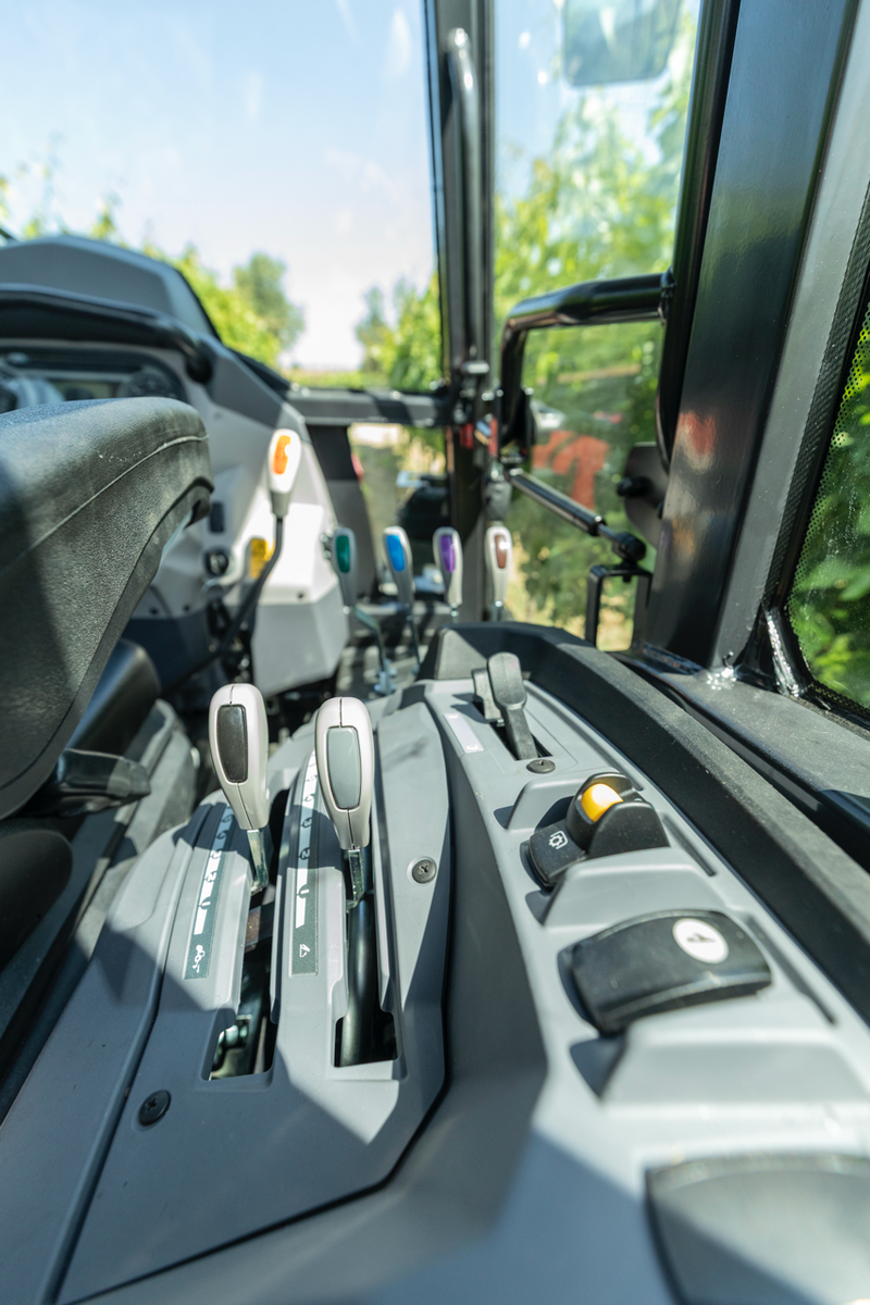 Trator de Rastos McCormick X4-120TM CABINADO