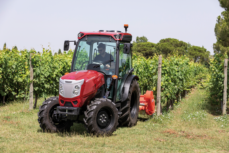 Trator McCormick X4-110F/N CABINADO