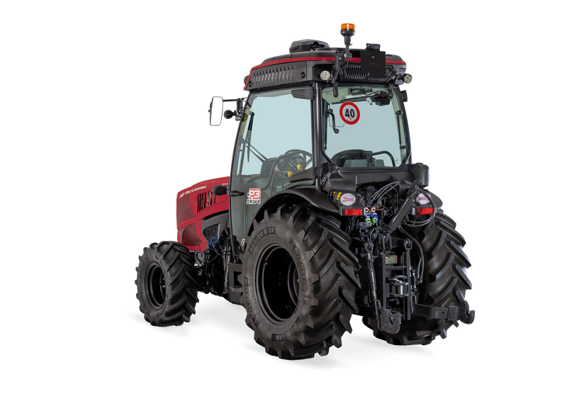 Trator McCormick X4-110F/N CABINADO