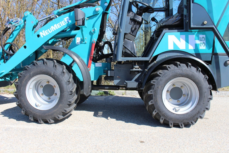 Mini Pá Carregadora NEUMEIER NH 35 Cabinado