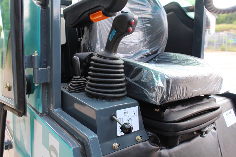 Mini Pá Carregadora NEUMEIER NH 40 Cabinado