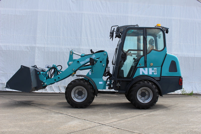 Mini Pá Carregadora NEUMEIER NH 40 Cabinado