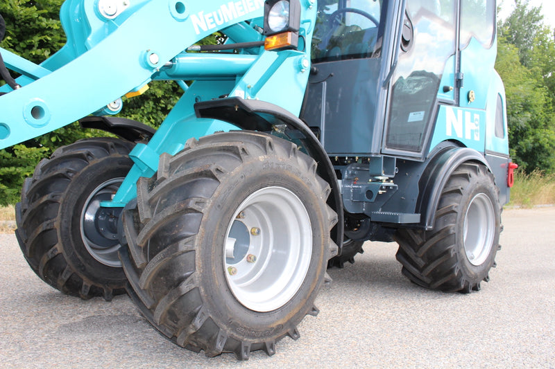 Mini Pá Carregadora NEUMEIER NH 40 Cabinado
