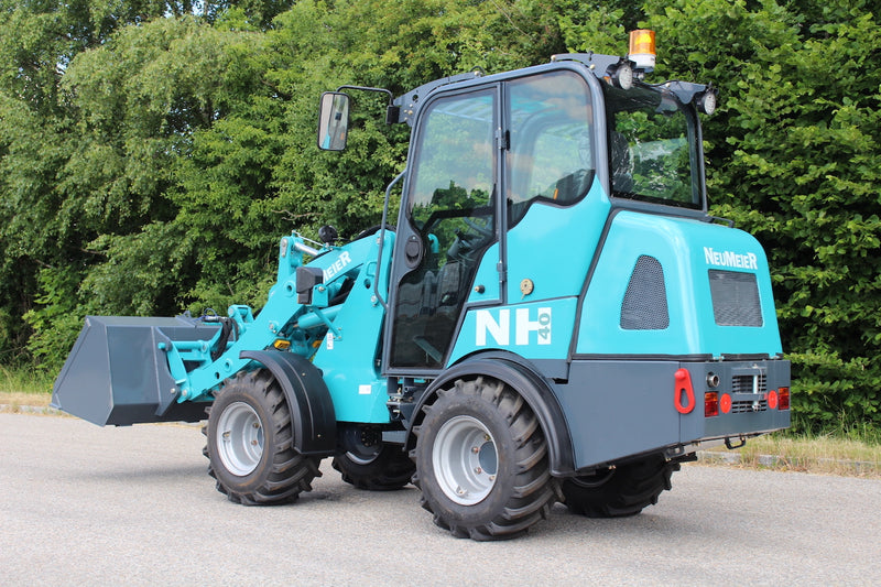 Mini Pá Carregadora NEUMEIER NH 40 Cabinado