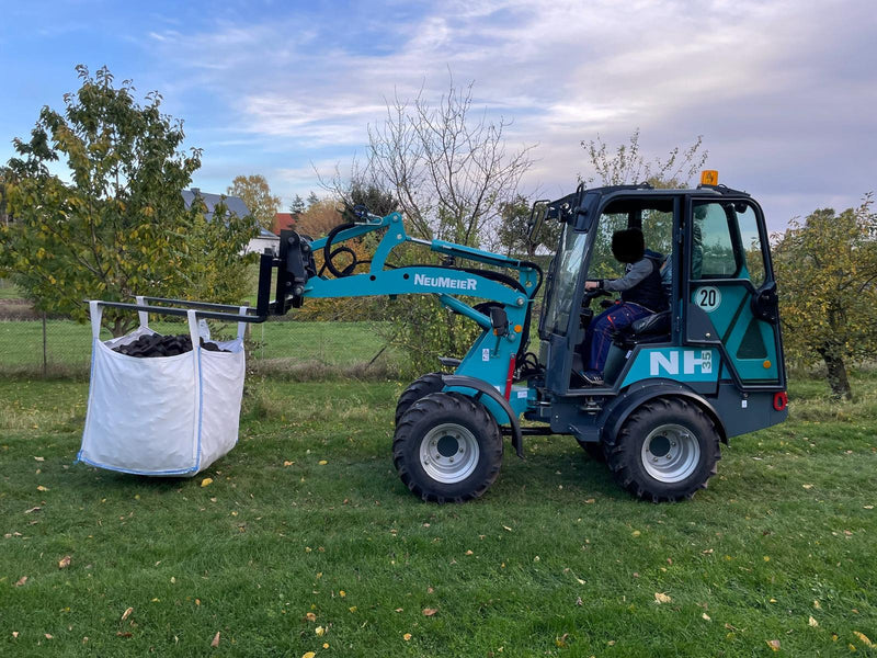 Mini Pá Carregadora NEUMEIER NH 35 Cabinado