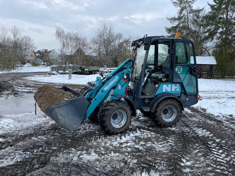Mini Pá Carregadora NEUMEIER NH 35 Cabinado