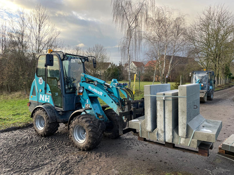 Mini Pá Carregadora NEUMEIER NH 35 Cabinado