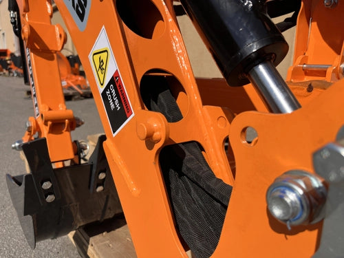 Retroescavadora com deslocamento lateral para tratores de 18-45cv - mod. DRS-1000-T