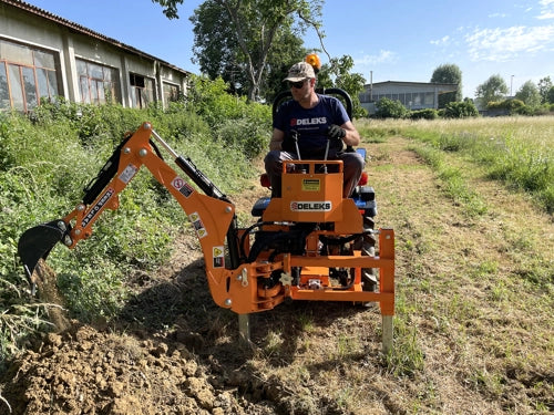 Retroescavadora com deslocamento lateral para tratores de 18-45cv - mod. DRS-1000-T