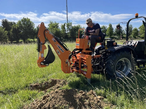 Retroescavadora com deslocamento lateral hidráulico para tratores a partir de 40cv - mod. DRS-2000-T