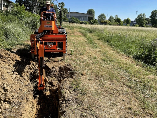 Retroescavadora com deslocamento lateral hidráulico para tratores a partir de 40cv - mod. DRS-2000-T