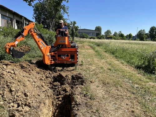 Retroescavadora com deslocamento lateral hidráulico para tratores a partir de 40cv - mod. DRS-2000-T